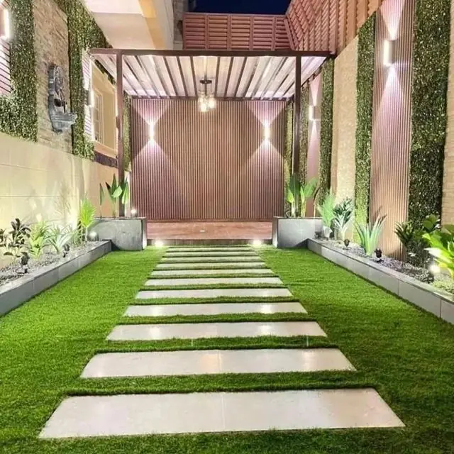 عشب صناعي وطبيعي